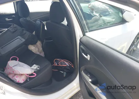 2015 Dodge Dart Sxt z USA, uszkodzony, nr VIN 1C3CDFBBXFD265873